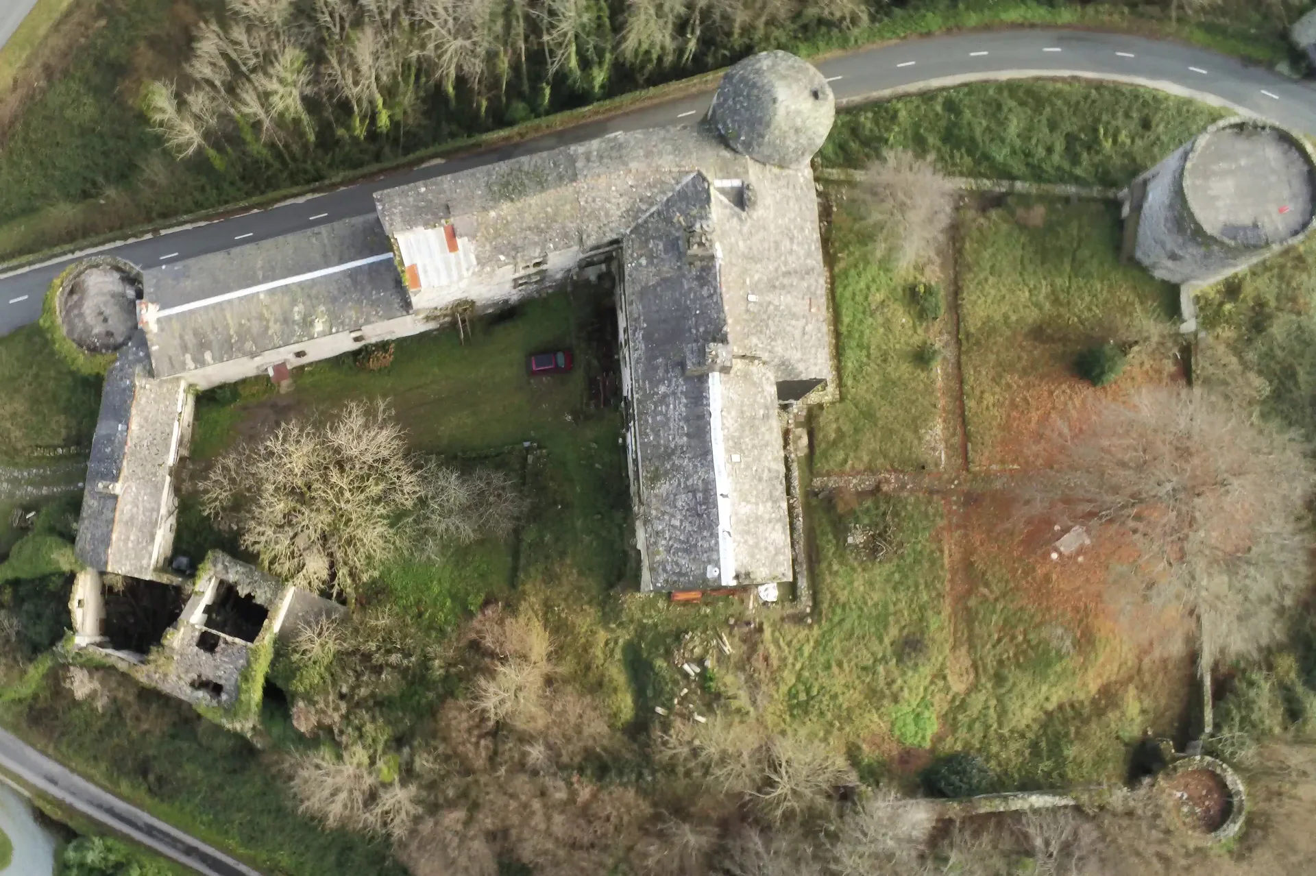 Plan d'eau du moulin de Record à Le Bez — À 925 m du lac
