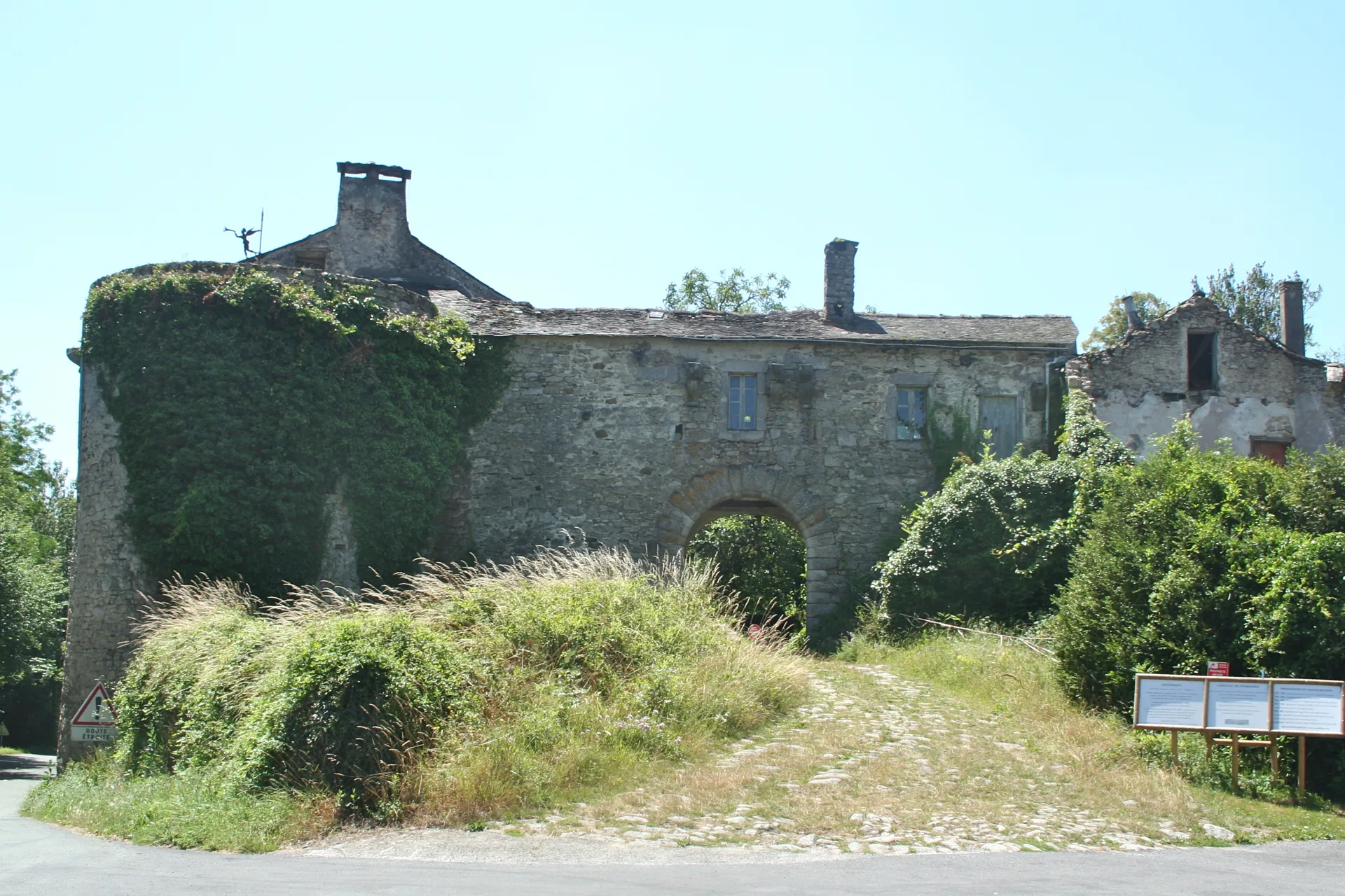 Plan d'eau du moulin de Record à Le Bez — À 934 m du lac