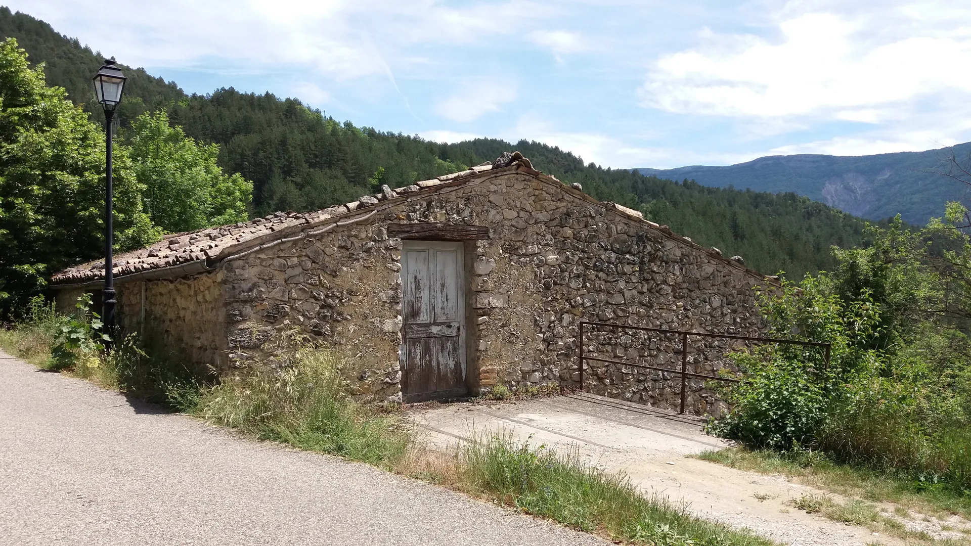 Plan d'eau du Pas des Ondes à Cornillon-sur-l'Oule — À 451 m du lac