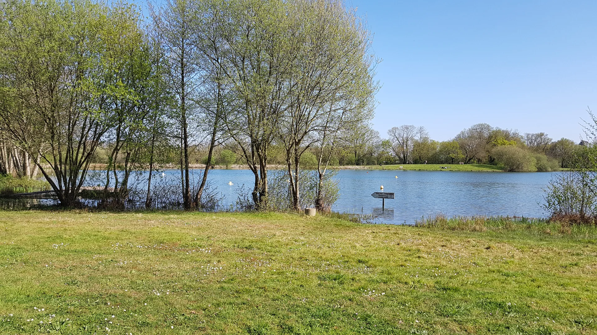 Plan d'eau du Plessis à Sainte-Luce-sur-Loire — Sur le lac