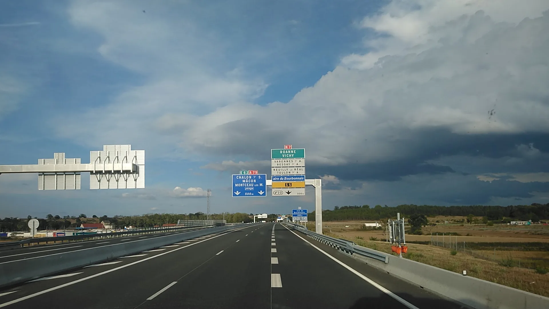 Plan d'eau du riau de Bessay à Toulon-sur-Allier — À 3,0 km du lac