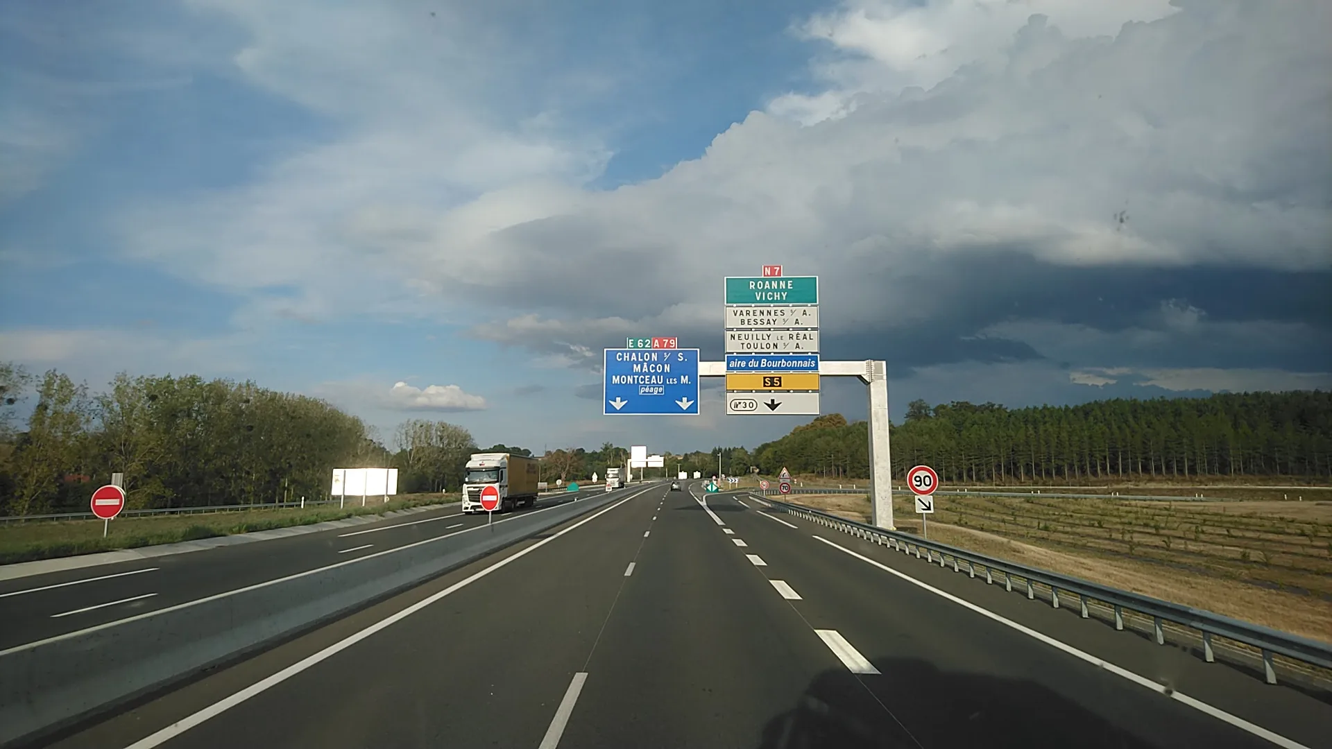 Plan d'eau du riau de Bessay à Toulon-sur-Allier — À 2,8 km du lac