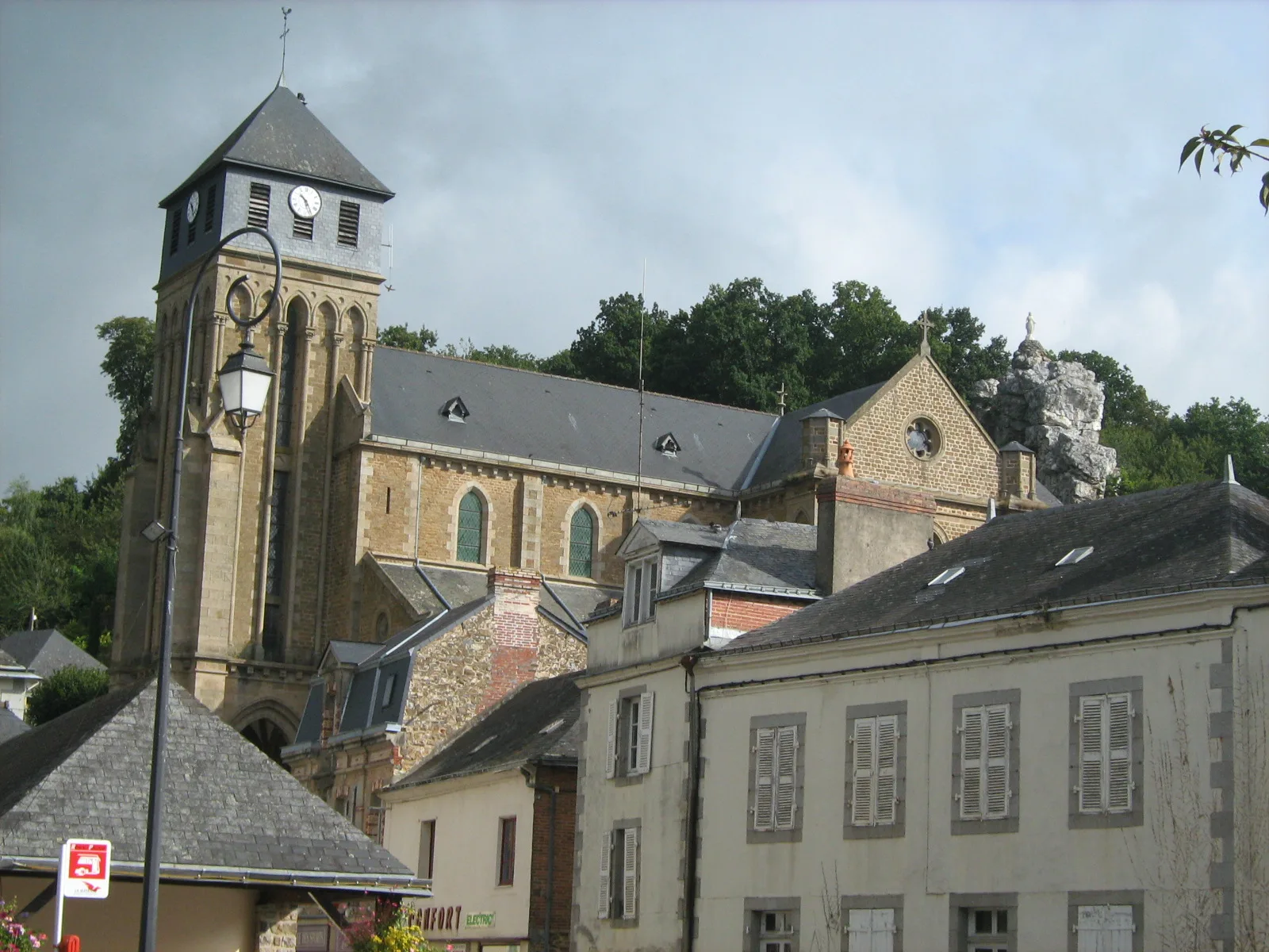Plan d'eau du Tertre à Saint-Germain-le-Guillaume — À 3,9 km du lac