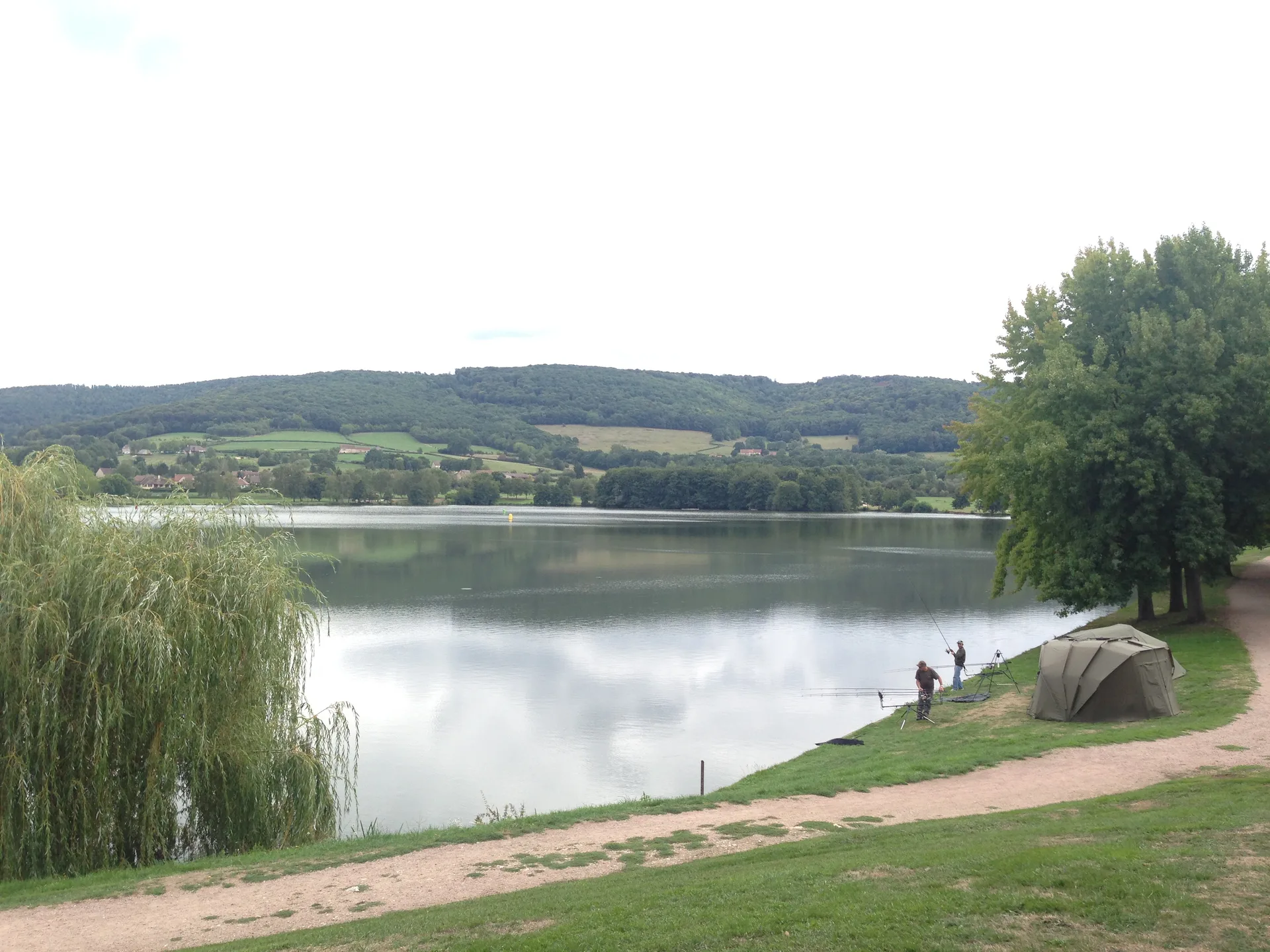 Plan d'eau du Vallon à Autun — À 329 m du lac