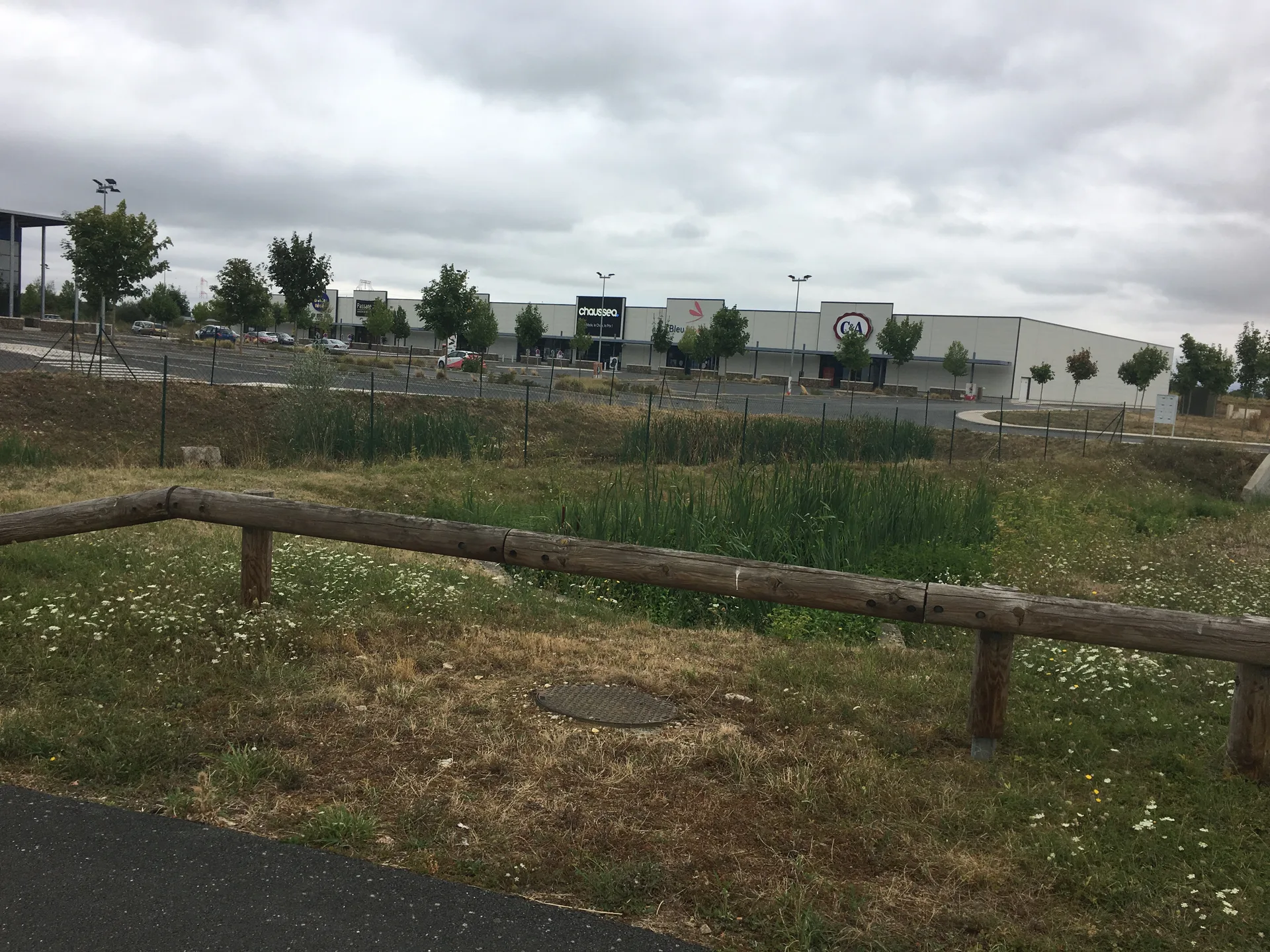 Plan d'eau Les Planches à Saint-Maur — À 3,2 km du lac