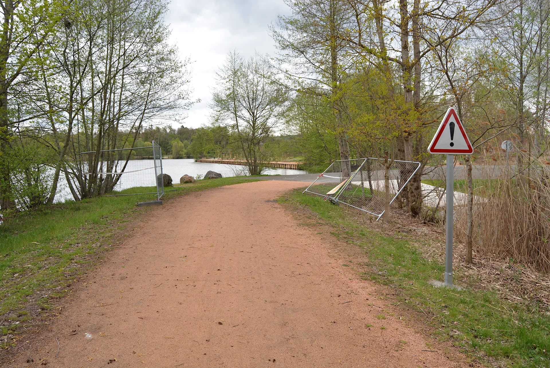 Plan d'eau Marcel Jalicot à Saint-Germain-des-Fossés — À 462 m du lac