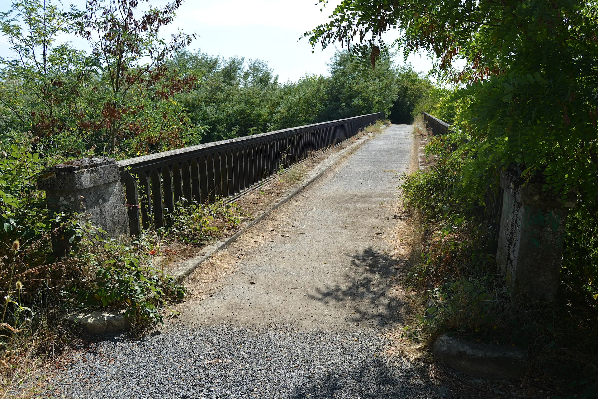 Plan d'eau Marcel Jalicot à Saint-Germain-des-Fossés — À 281 m du lac