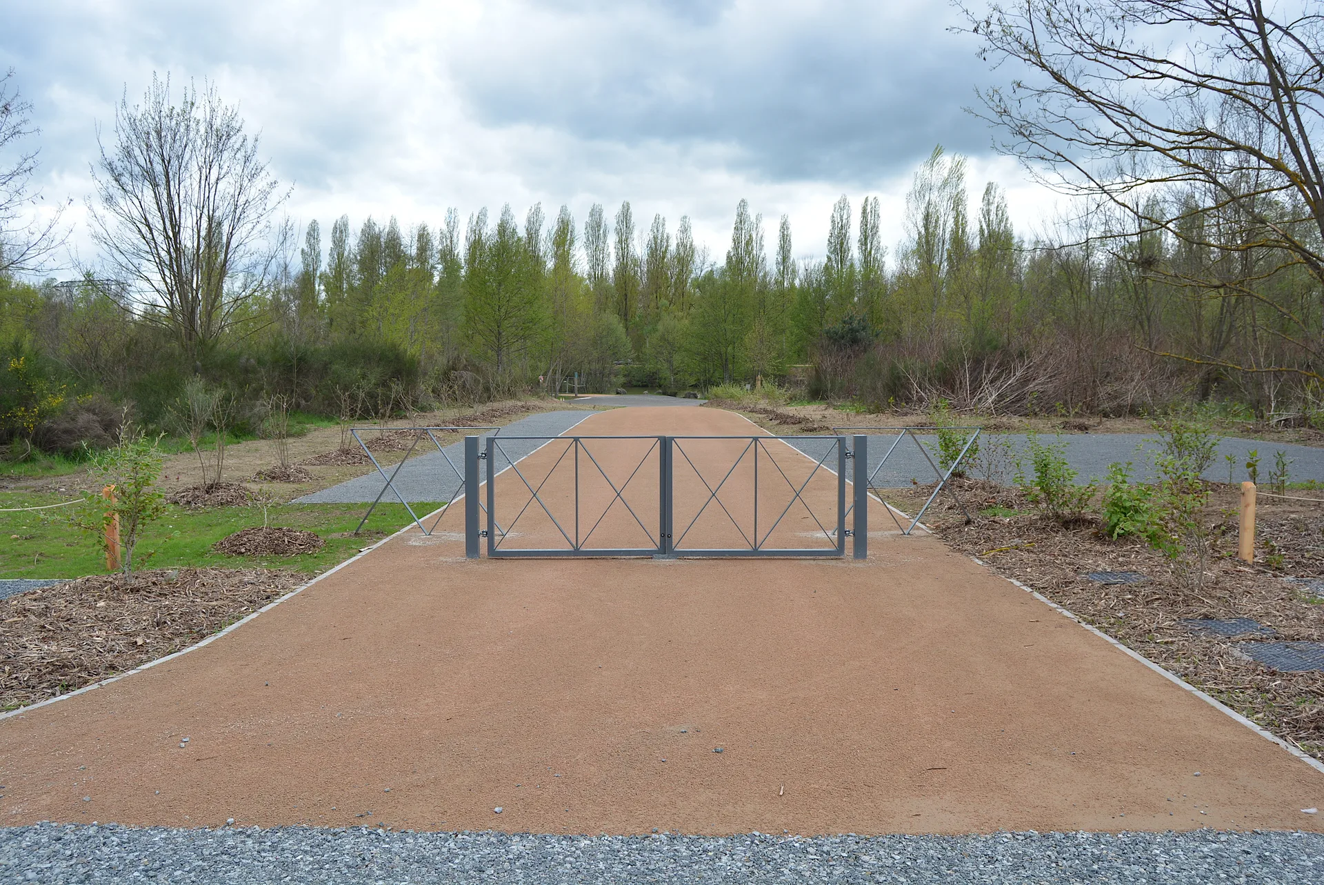 Plan d'eau Marcel Jalicot à Saint-Germain-des-Fossés — À 401 m du lac