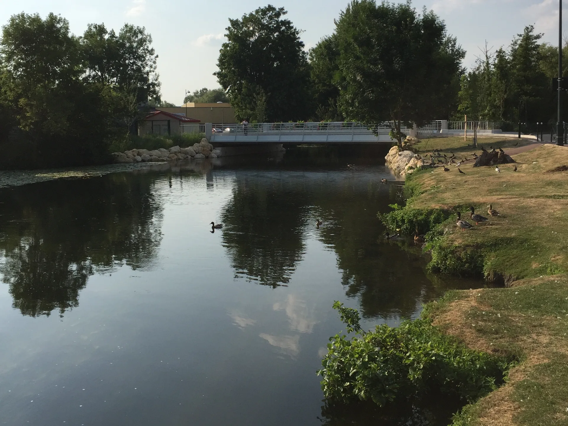 Plan d'eau sur la Seine à Corbeil à Corbeil-Essonnes — À 298 m du lac