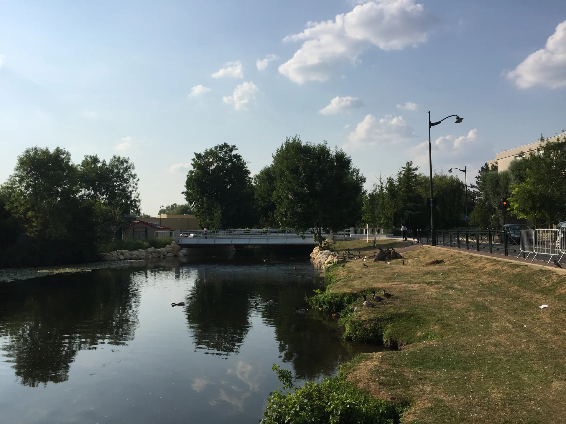 Plan d'eau sur la Seine à Corbeil à Corbeil-Essonnes — À 298 m du lac