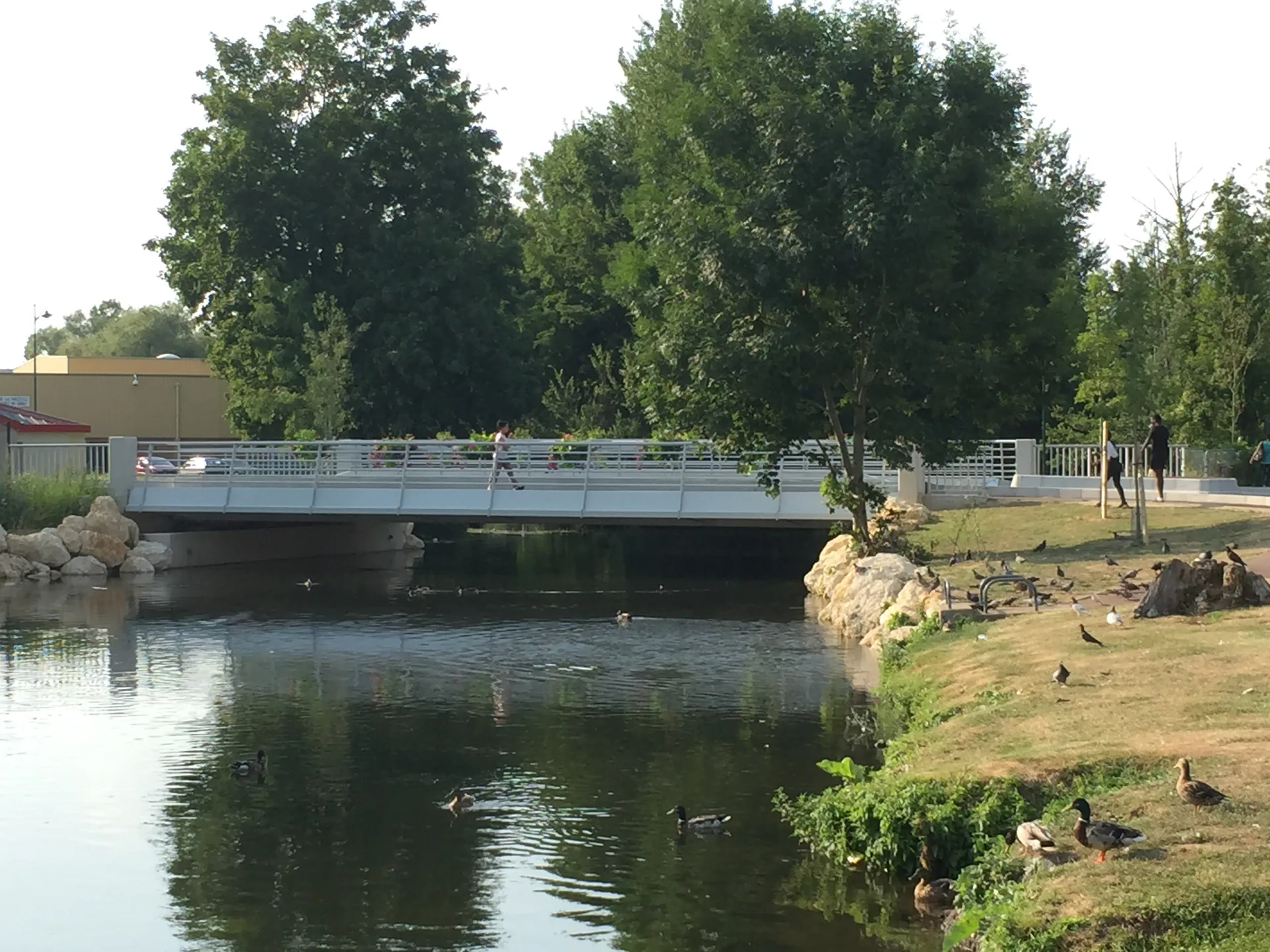 Plan d'eau sur la Seine à Corbeil à Corbeil-Essonnes — À 299 m du lac