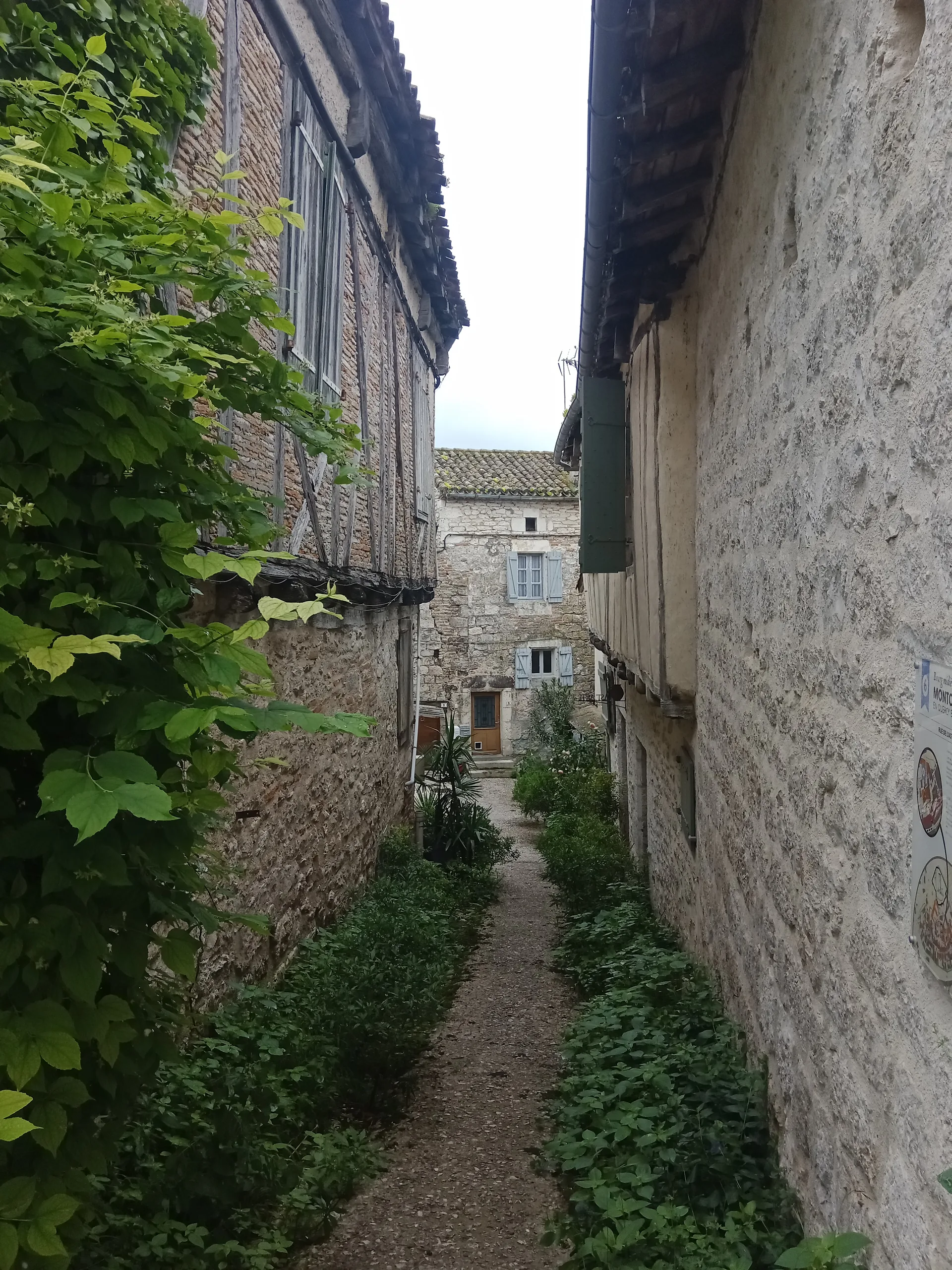Plan deau de Montcuq à Montcuq-en-Quercy-Blanc — À 2,2 km du lac