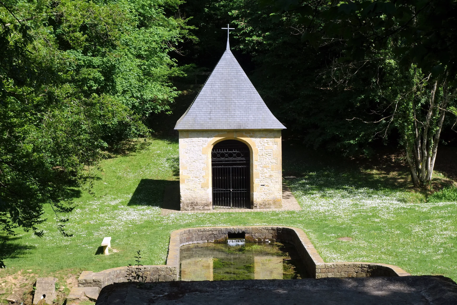 Reservoir d'Elan à Flize — À 1,9 km du lac