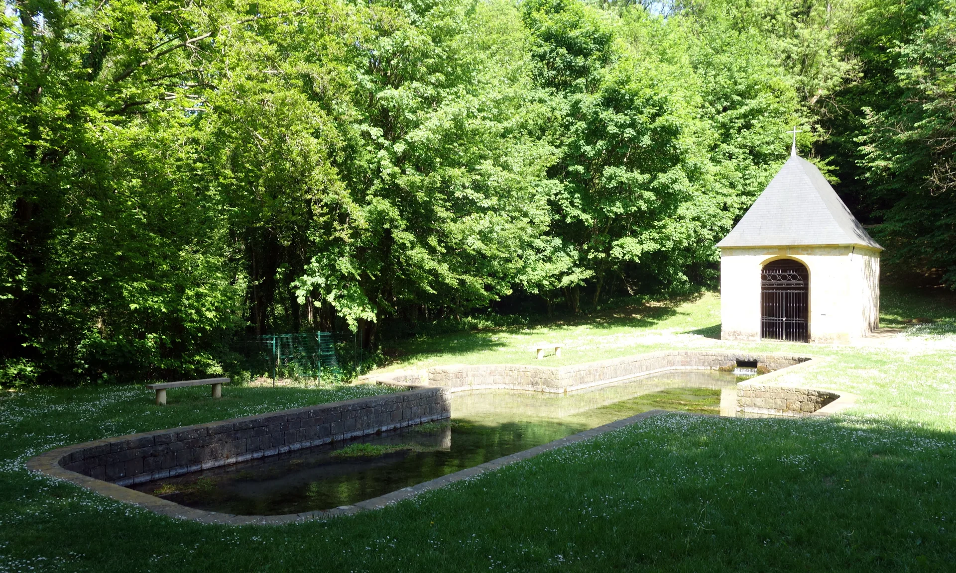 Reservoir d'Elan à Flize — À 1,9 km du lac