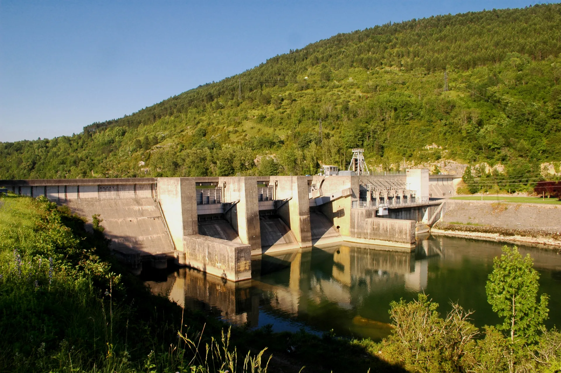 Retenue d'Allement à Poncin — Sur le lac