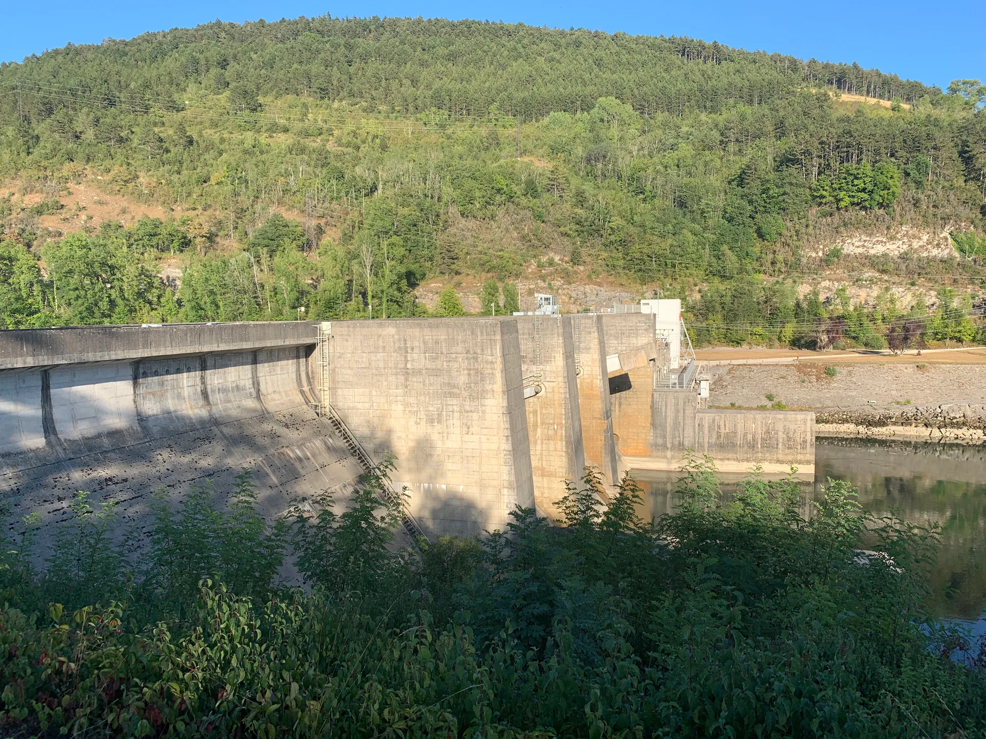 Retenue d'Allement à Poncin — Sur le lac