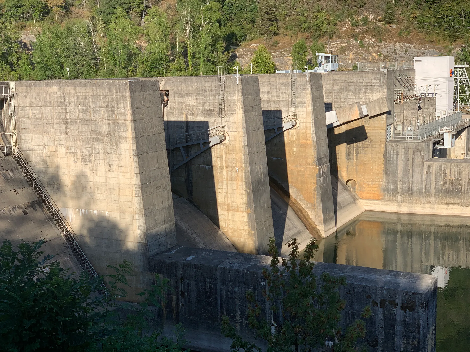 Retenue d'Allement à Poncin — Sur le lac