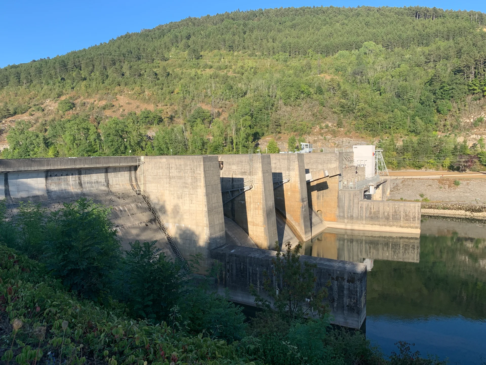 Retenue d'Allement à Poncin — Sur le lac