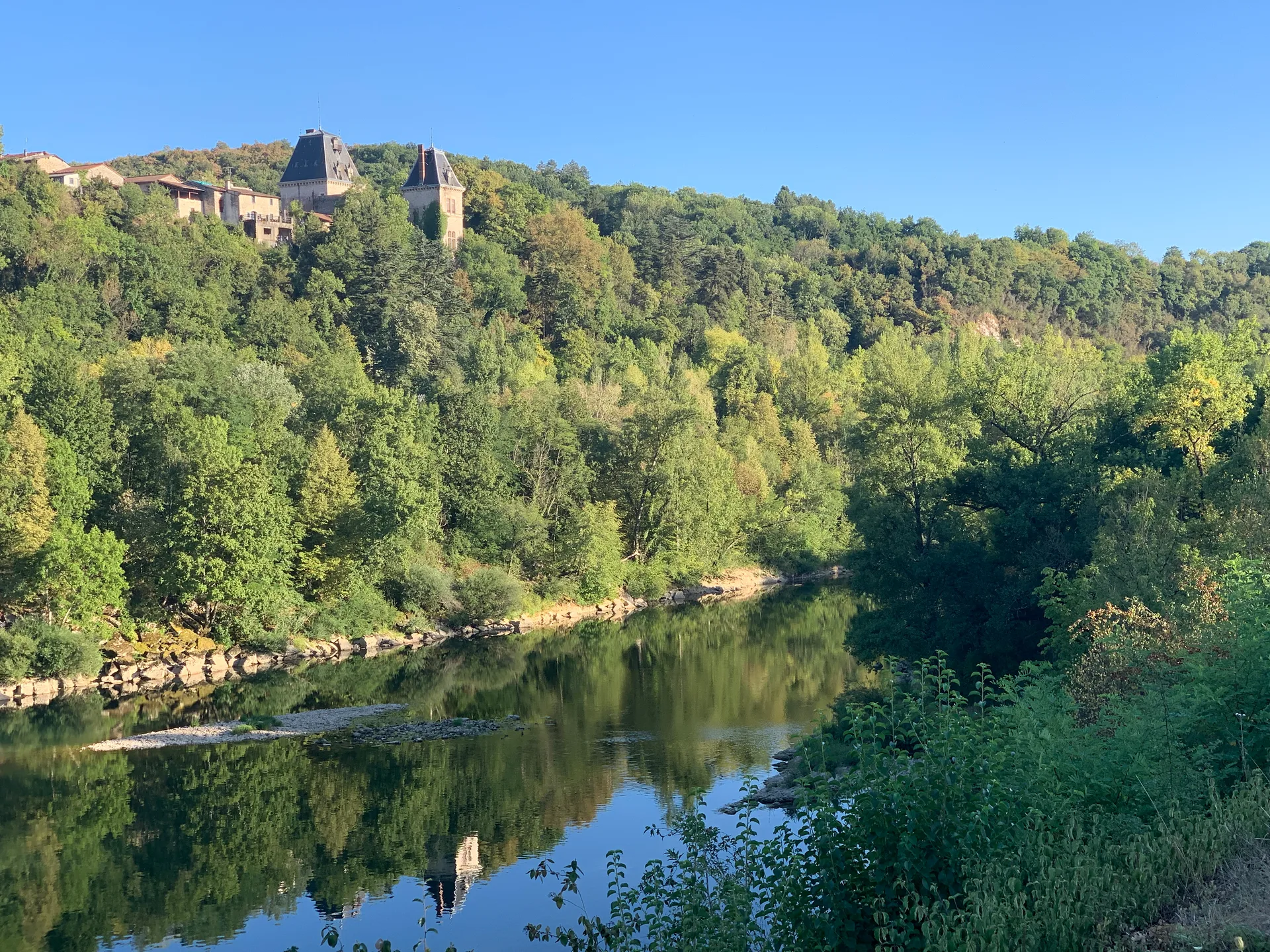 Retenue d'Allement à Poncin — Sur le lac
