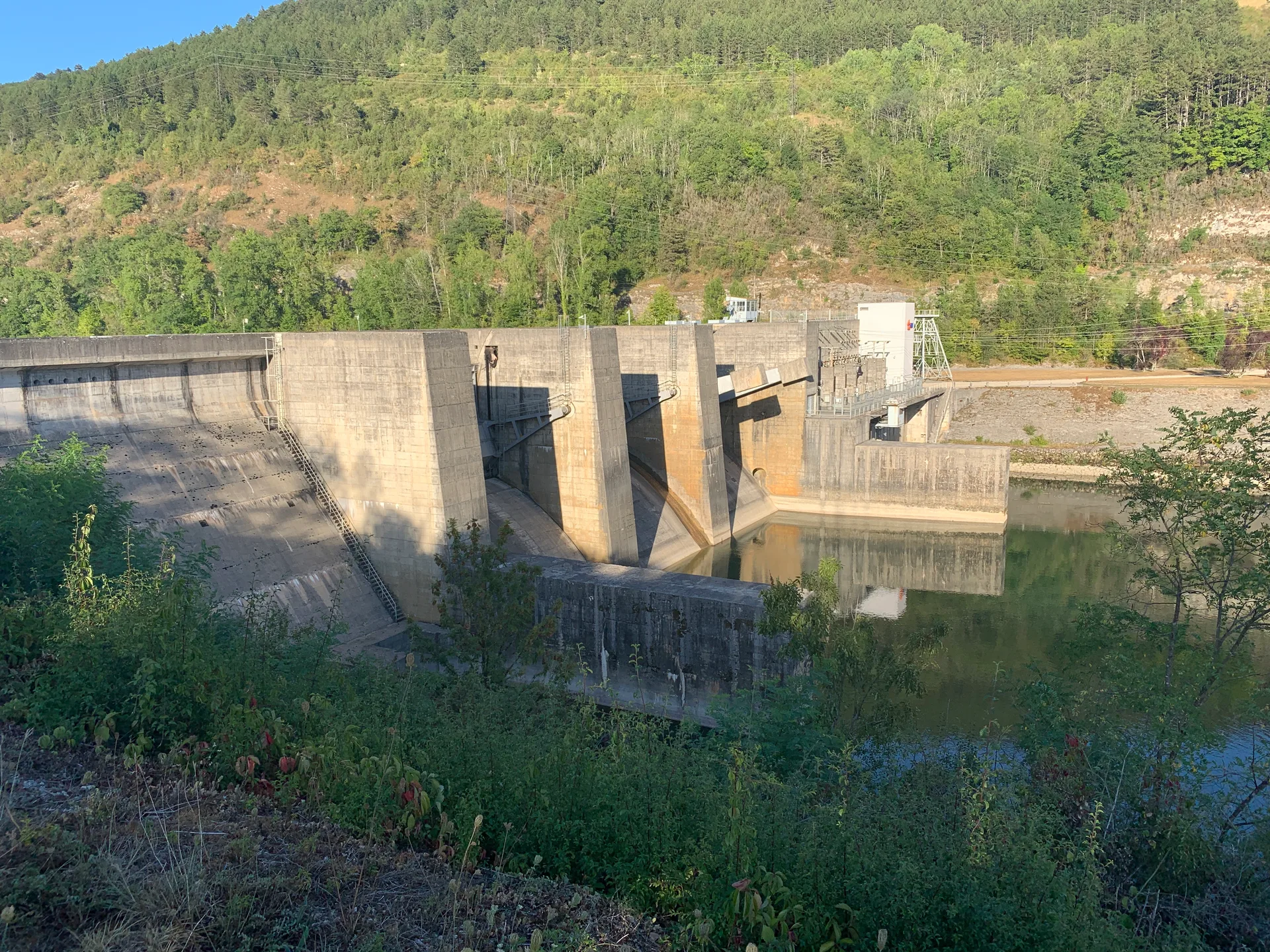 Retenue d'Allement à Poncin — Sur le lac