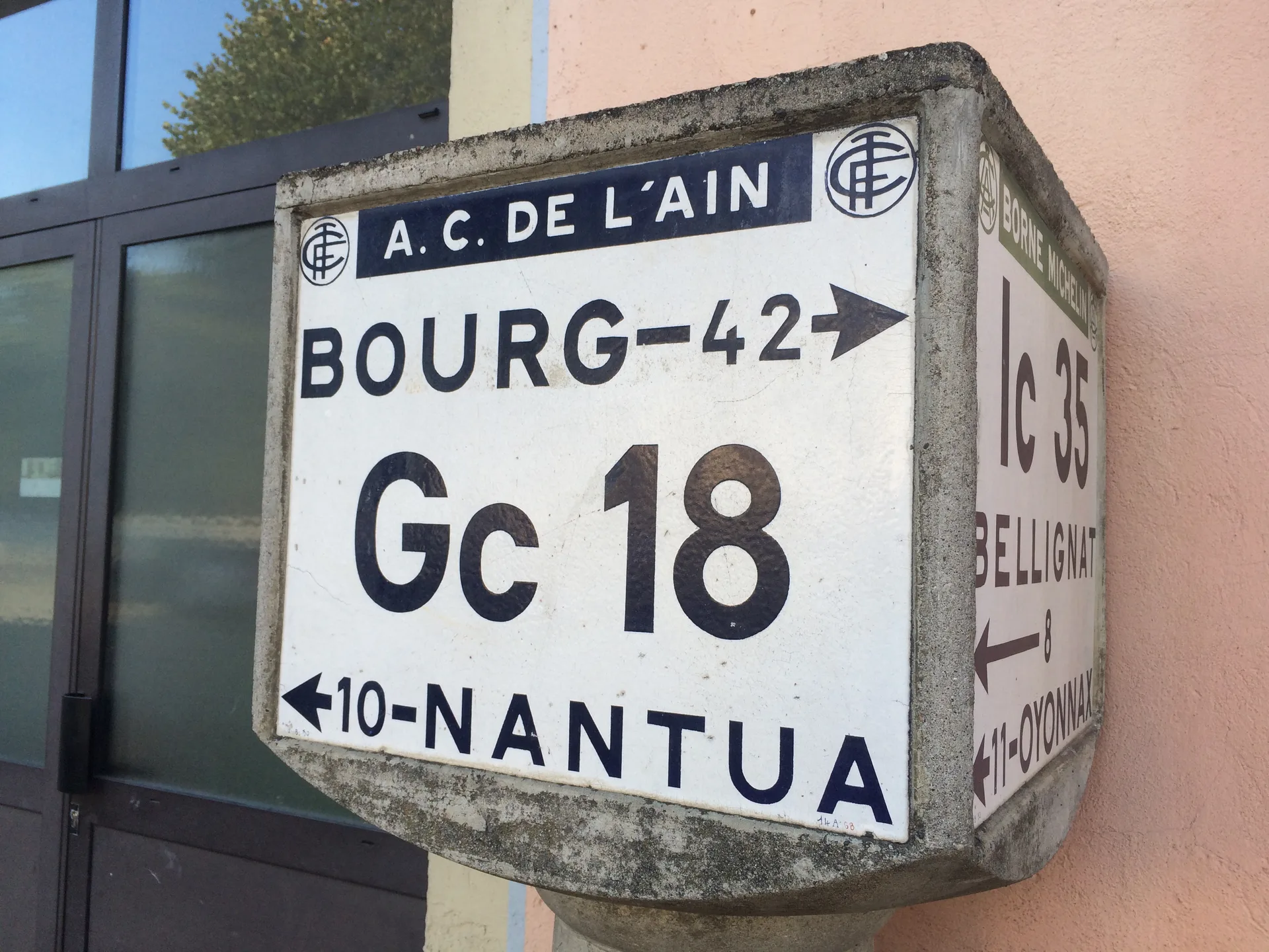 Retenue d'Intriat à Izernore — À 1,0 km du lac