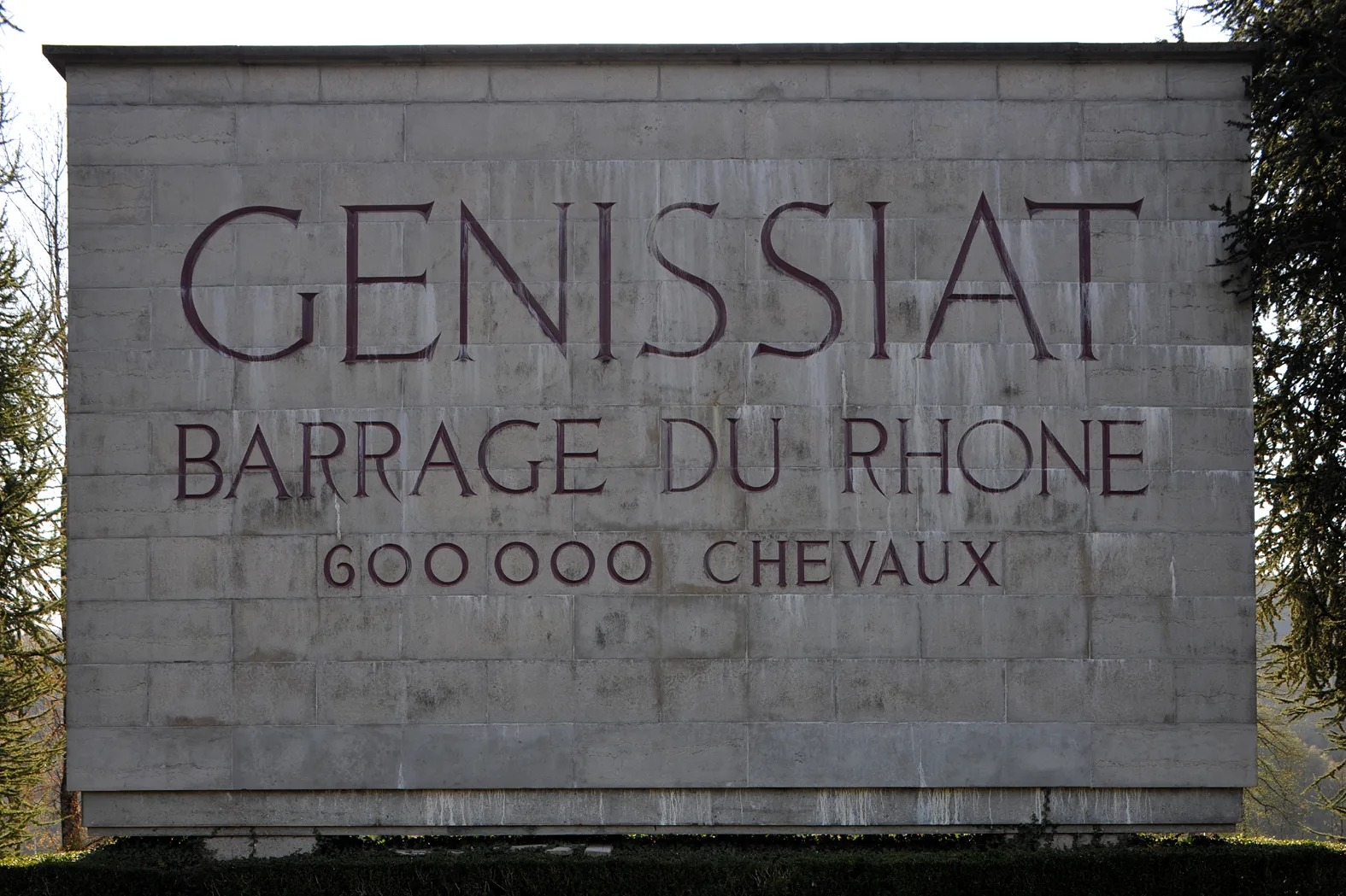 Retenue de Genissiat à Injoux-Génissiat — À 376 m du lac