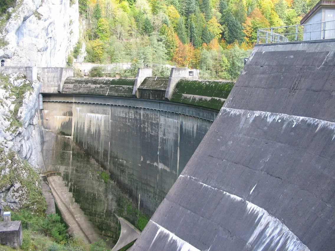 Retenue de Moron à Villers-le-Lac — Sur le lac