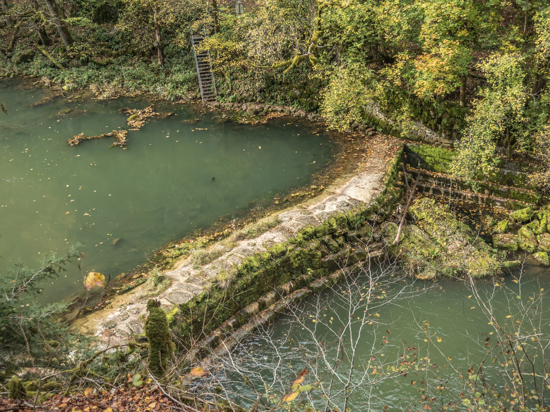 Retenue de Moron à Villers-le-Lac — À 471 m du lac