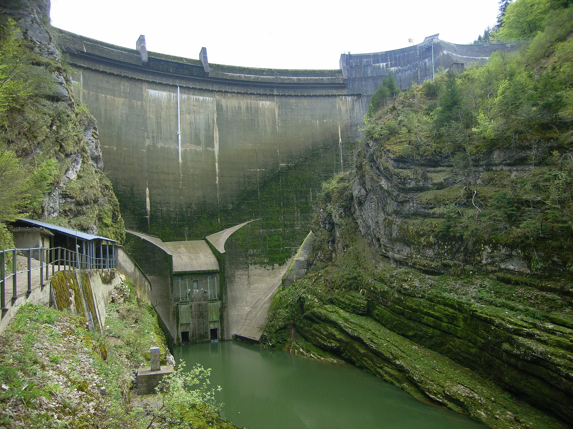 Retenue de Moron à Villers-le-Lac — Sur le lac