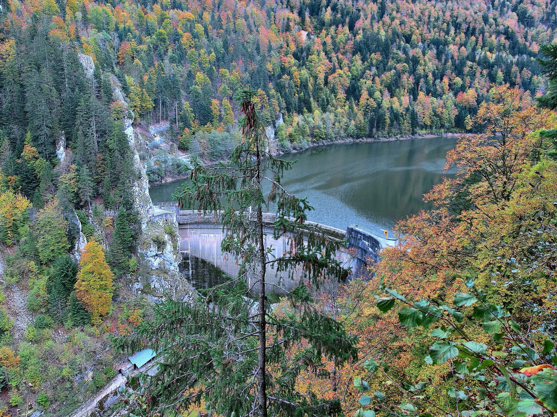 Retenue de Moron à Villers-le-Lac — Sur le lac