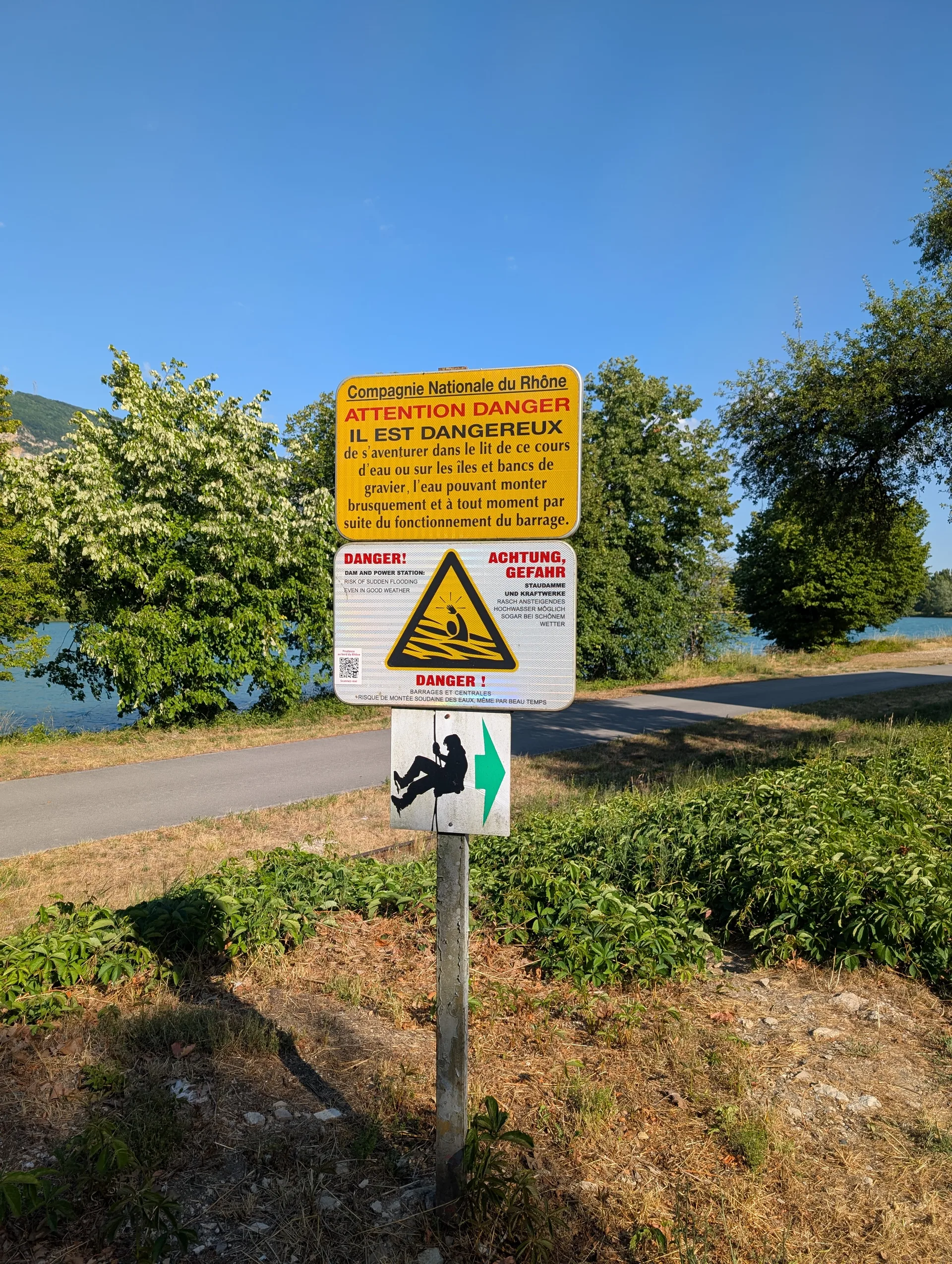 Retenue de  Sault Brenaz à Porcieu-Amblagnieu — À 626 m du lac