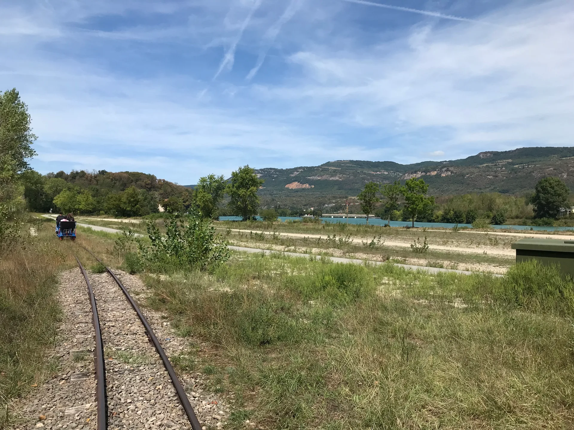 Retenue de  Sault Brenaz à Porcieu-Amblagnieu — À 1,2 km du lac