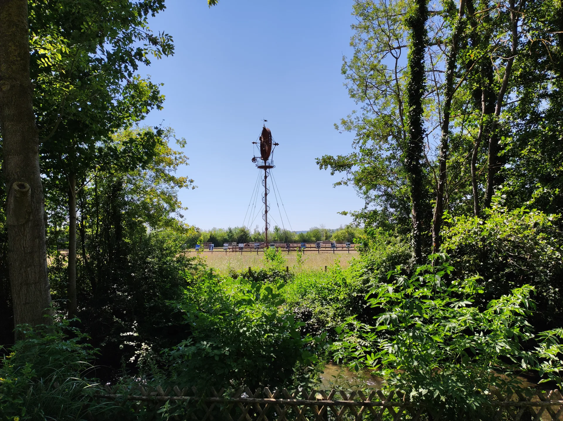 Sabliere de Gron à Gron — À 1,6 km du lac