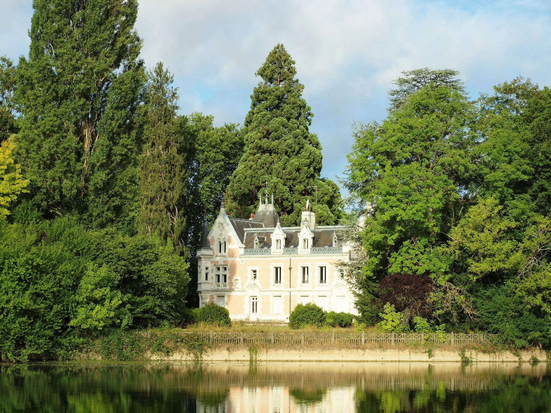 Sabliere de Joigny à Saint-Aubin-sur-Yonne — À 1,8 km du lac