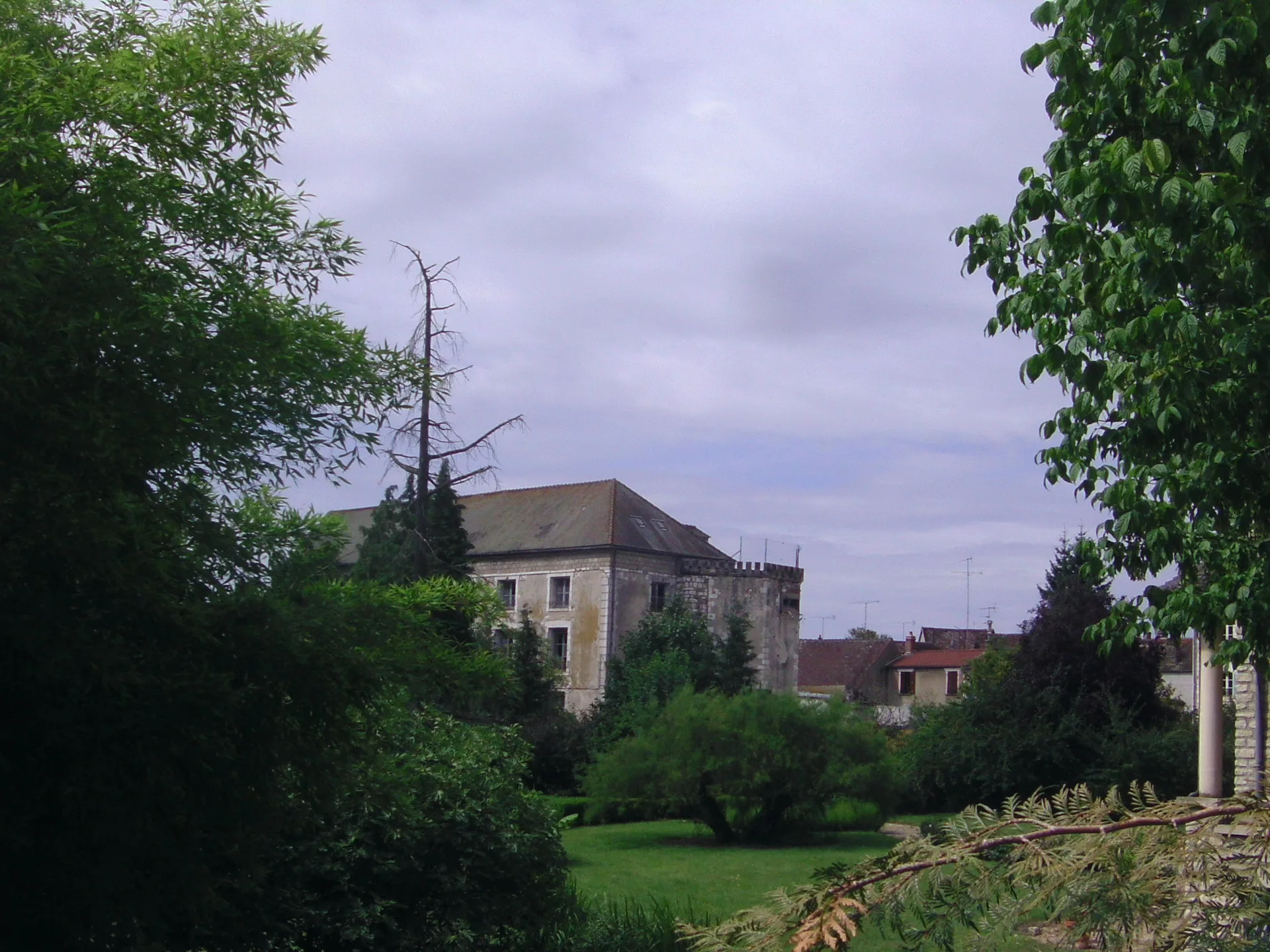 Sabliere de Joigny à Saint-Aubin-sur-Yonne — À 1,6 km du lac