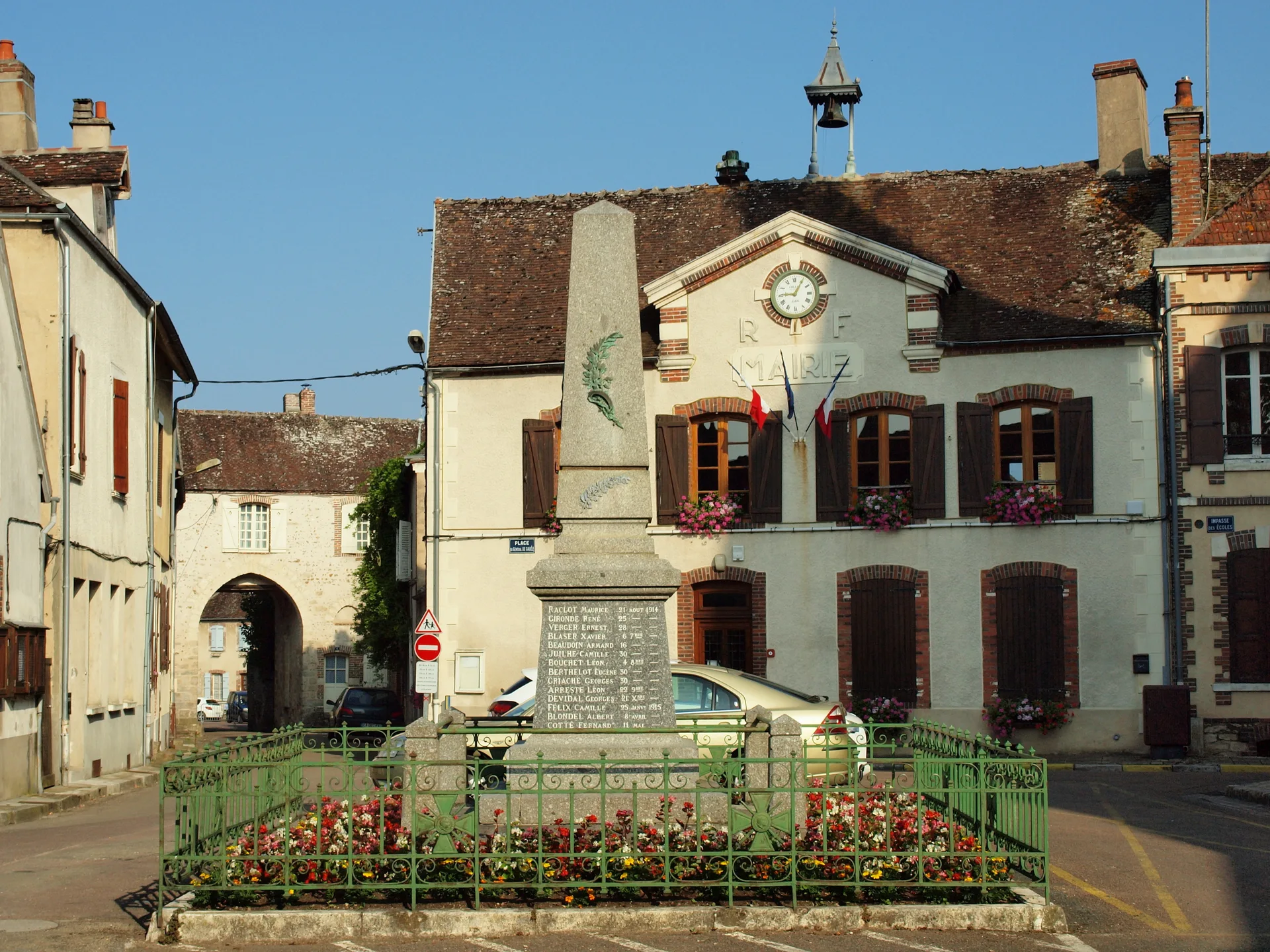 Sabliere de Joigny à Saint-Aubin-sur-Yonne — À 1,8 km du lac