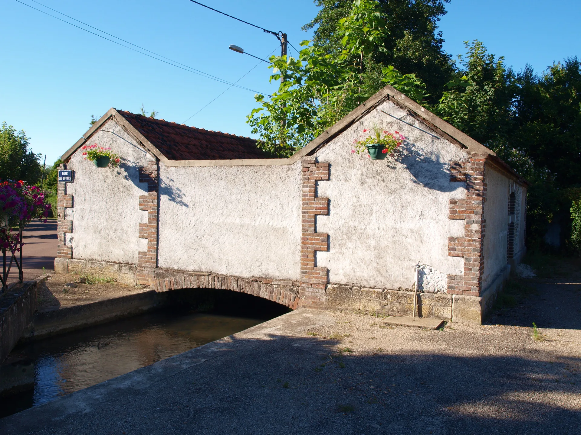 Sabliere de Joigny à Saint-Aubin-sur-Yonne — À 1,8 km du lac