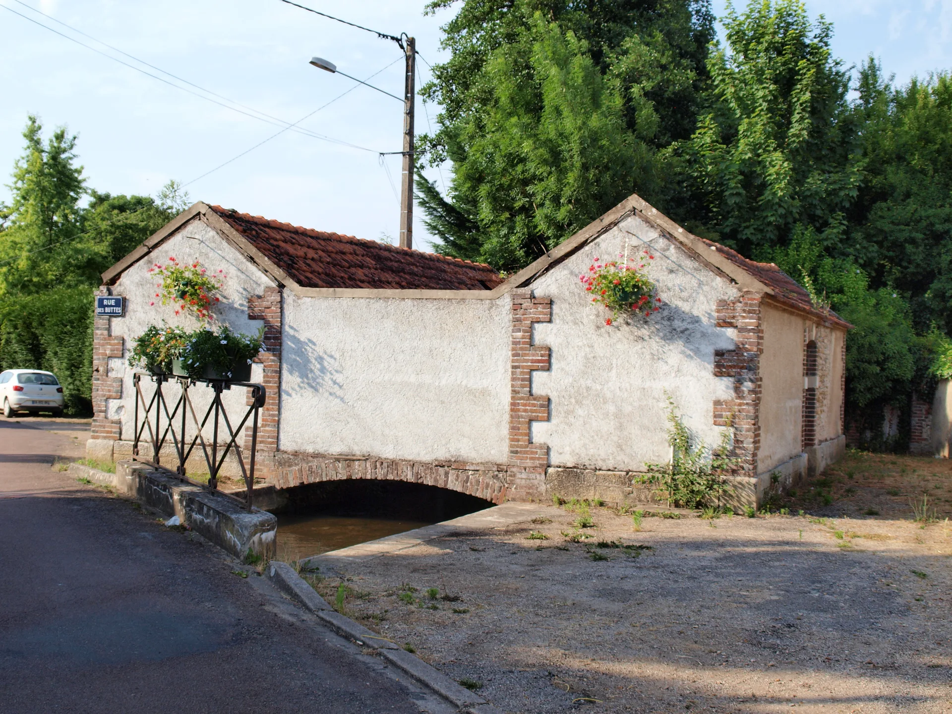 Sabliere de Joigny à Saint-Aubin-sur-Yonne — À 1,8 km du lac