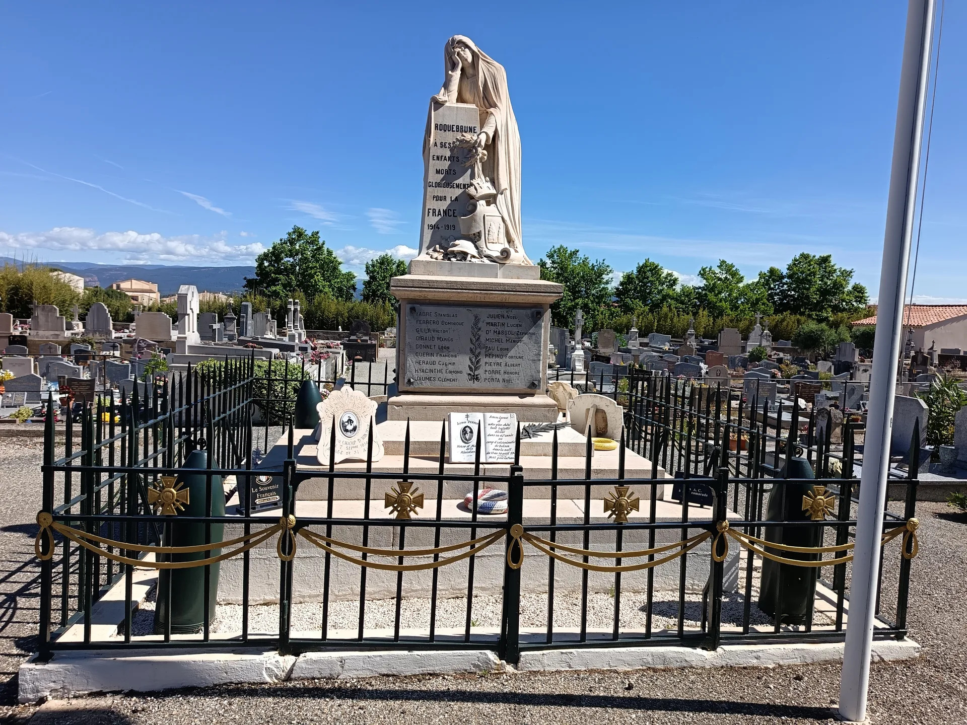 Sabliere de l Arena à Roquebrune-sur-Argens — À 1,1 km du lac