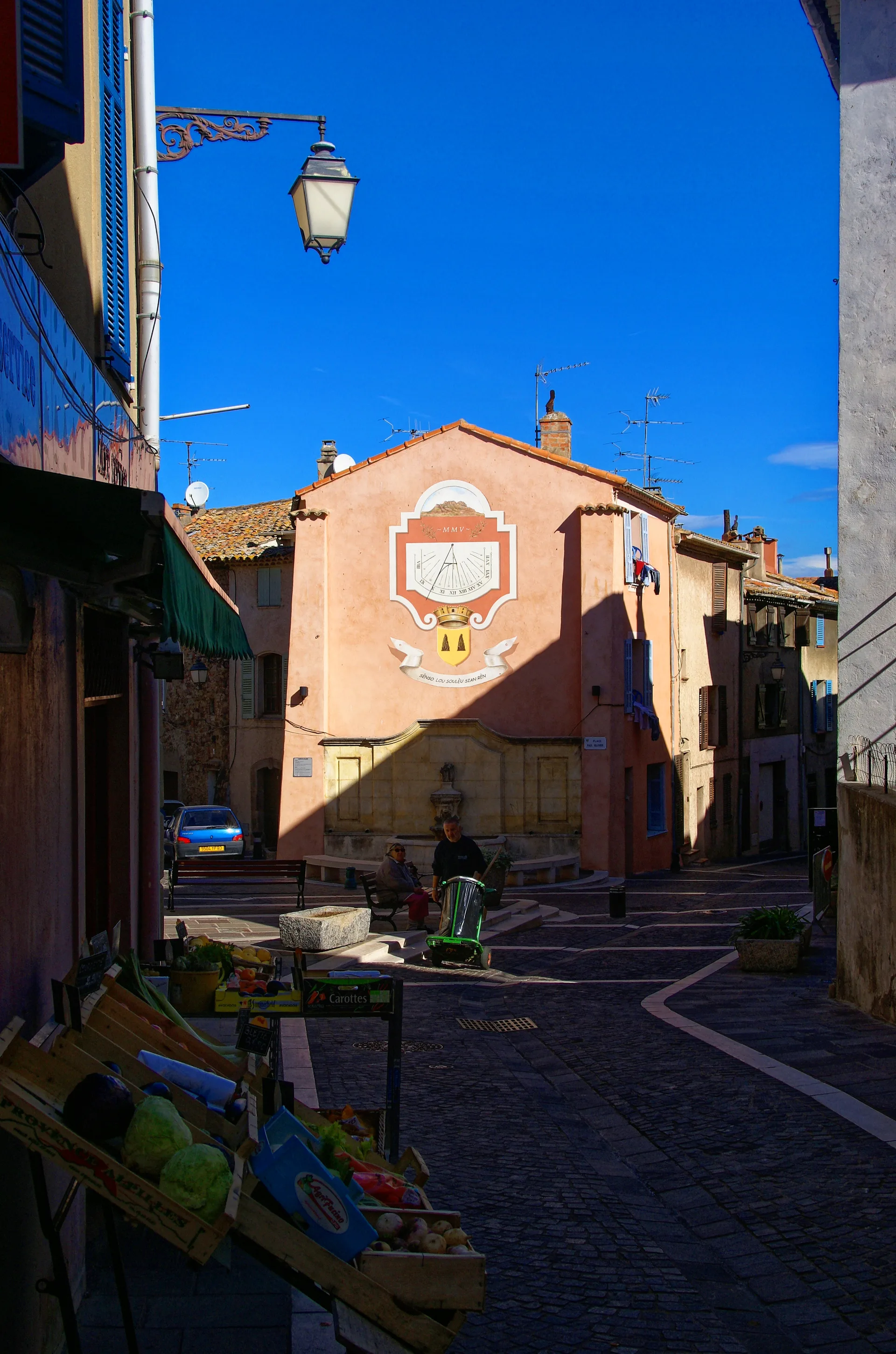 Sabliere de l Arena à Roquebrune-sur-Argens — À 1,4 km du lac
