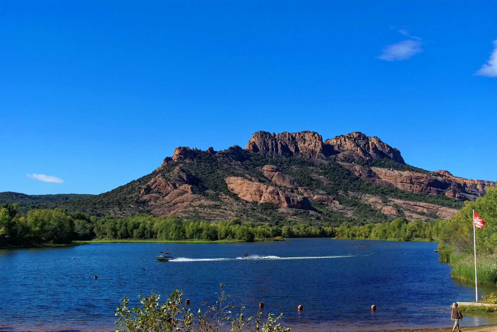 Sabliere de l Arena à Roquebrune-sur-Argens — À 731 m du lac