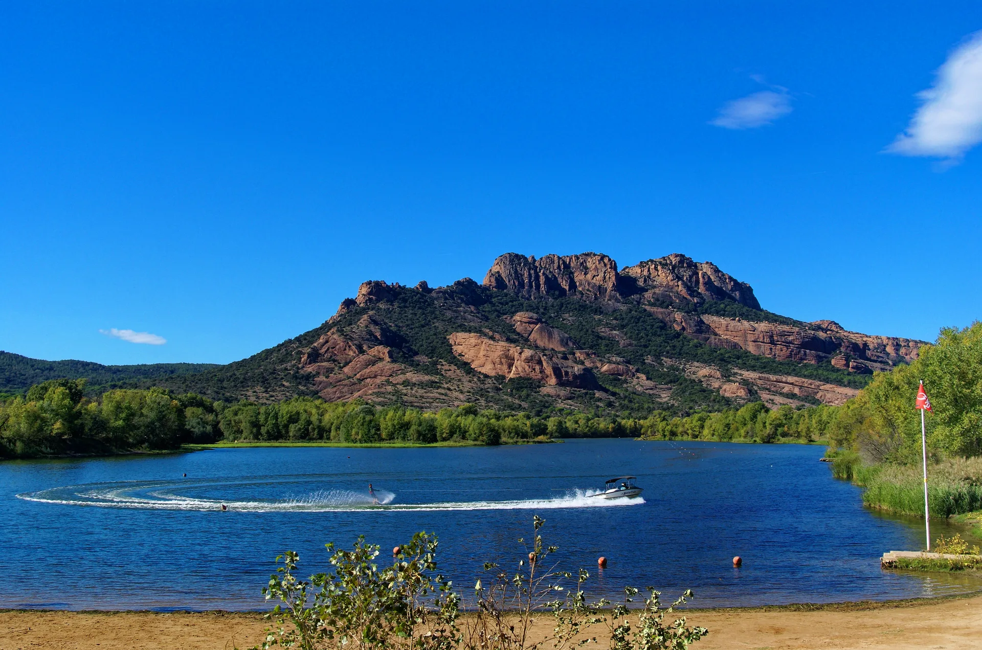 Sabliere de l Arena à Roquebrune-sur-Argens — À 732 m du lac