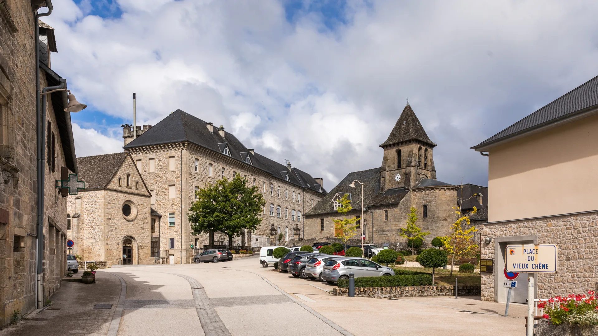 Servieres le chateau à Servières-le-Château — À 1,7 km du lac