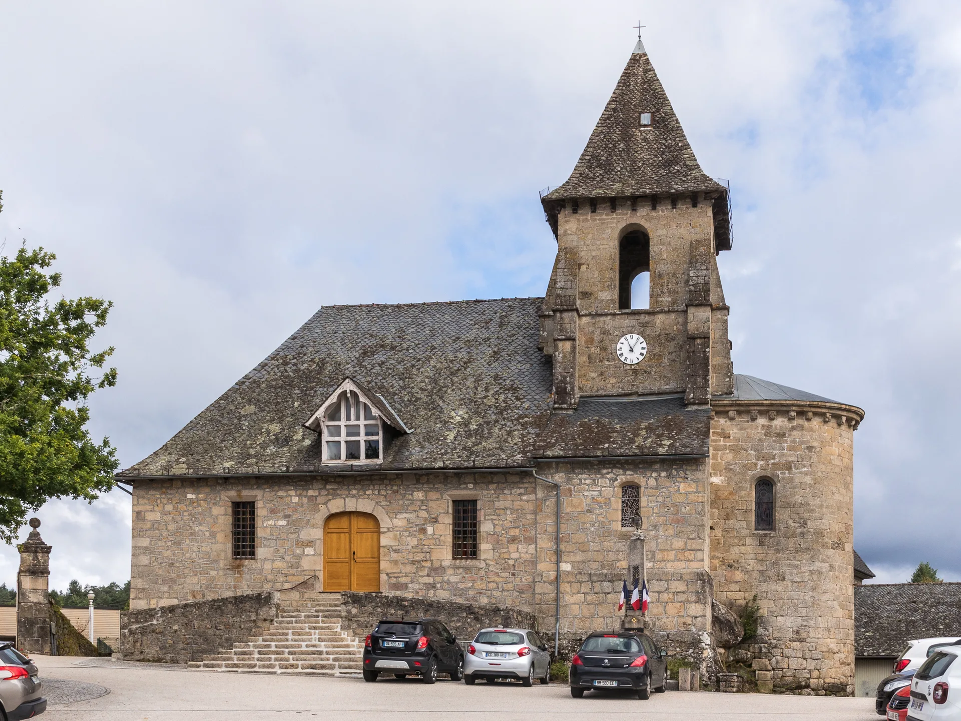 Servieres le chateau à Servières-le-Château — À 1,8 km du lac