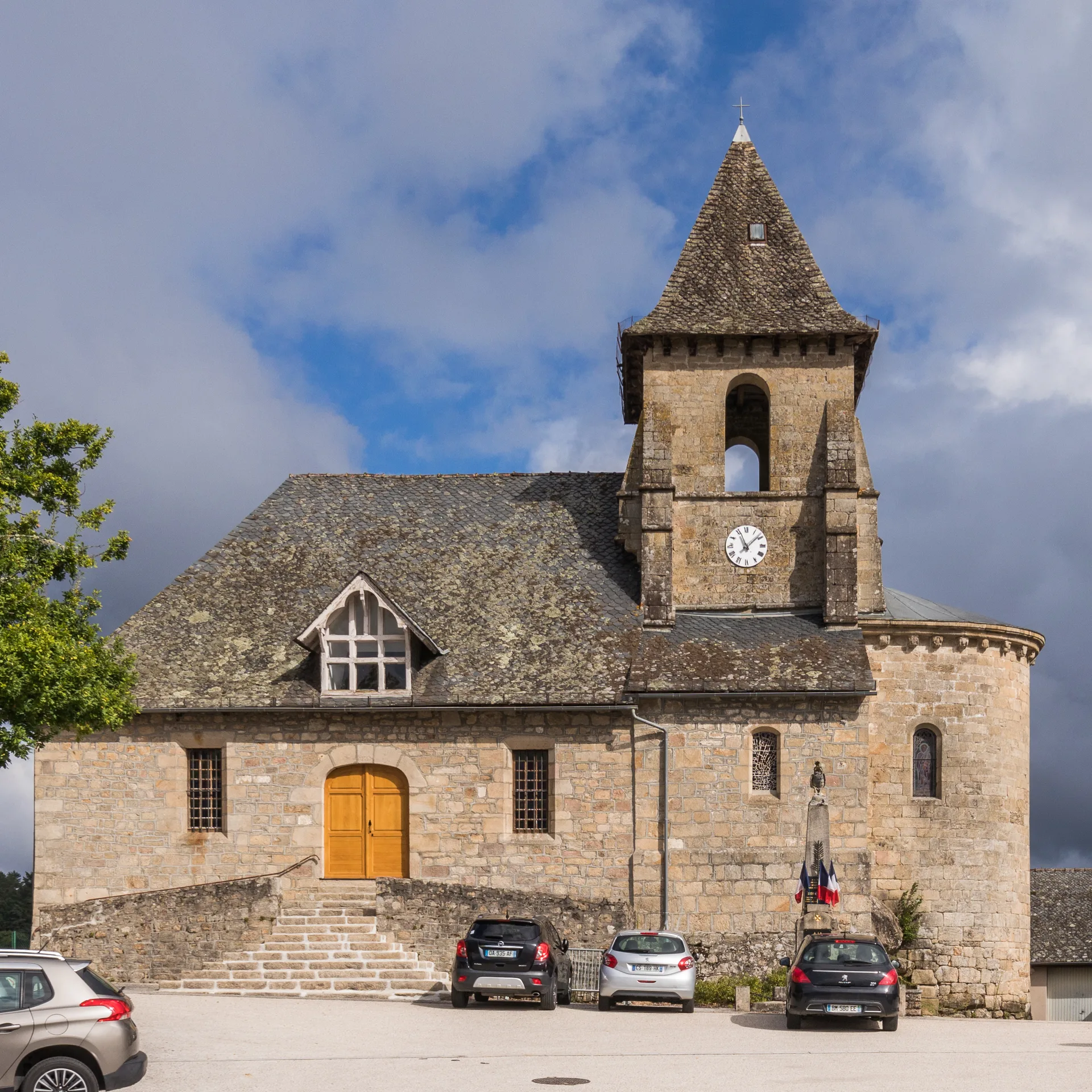 Servieres le chateau à Servières-le-Château — À 1,8 km du lac