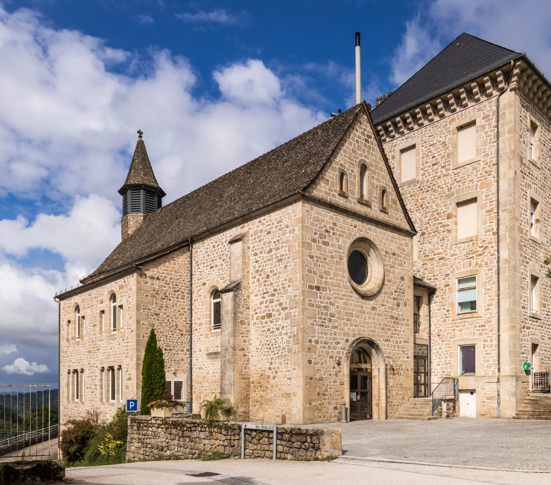 Servieres le chateau à Servières-le-Château — À 1,8 km du lac